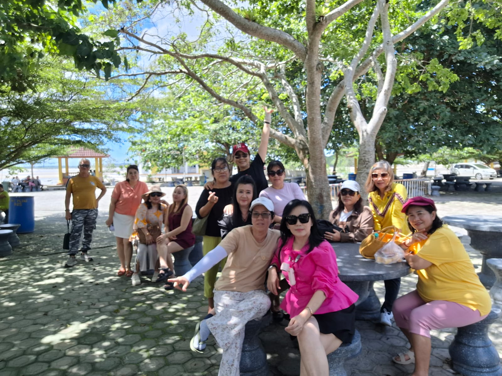 MENJELAJAHI PANTAI TANJUNG PUTAT
