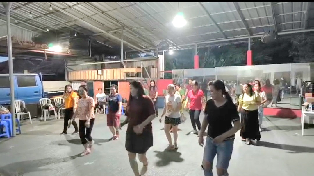 Semangat Kemerdekaan Menggema Lewat Latihan Line Dance dan Angklung